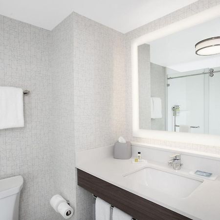Holiday Inn Express Hotel & Suites Ottawa Airport By Ihg Buitenkant foto