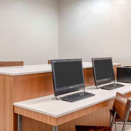 Holiday Inn Express Hotel & Suites Ottawa Airport By Ihg Buitenkant foto
