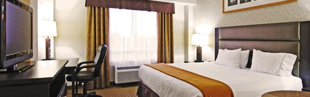 Holiday Inn Express Hotel & Suites Ottawa Airport By Ihg Buitenkant foto