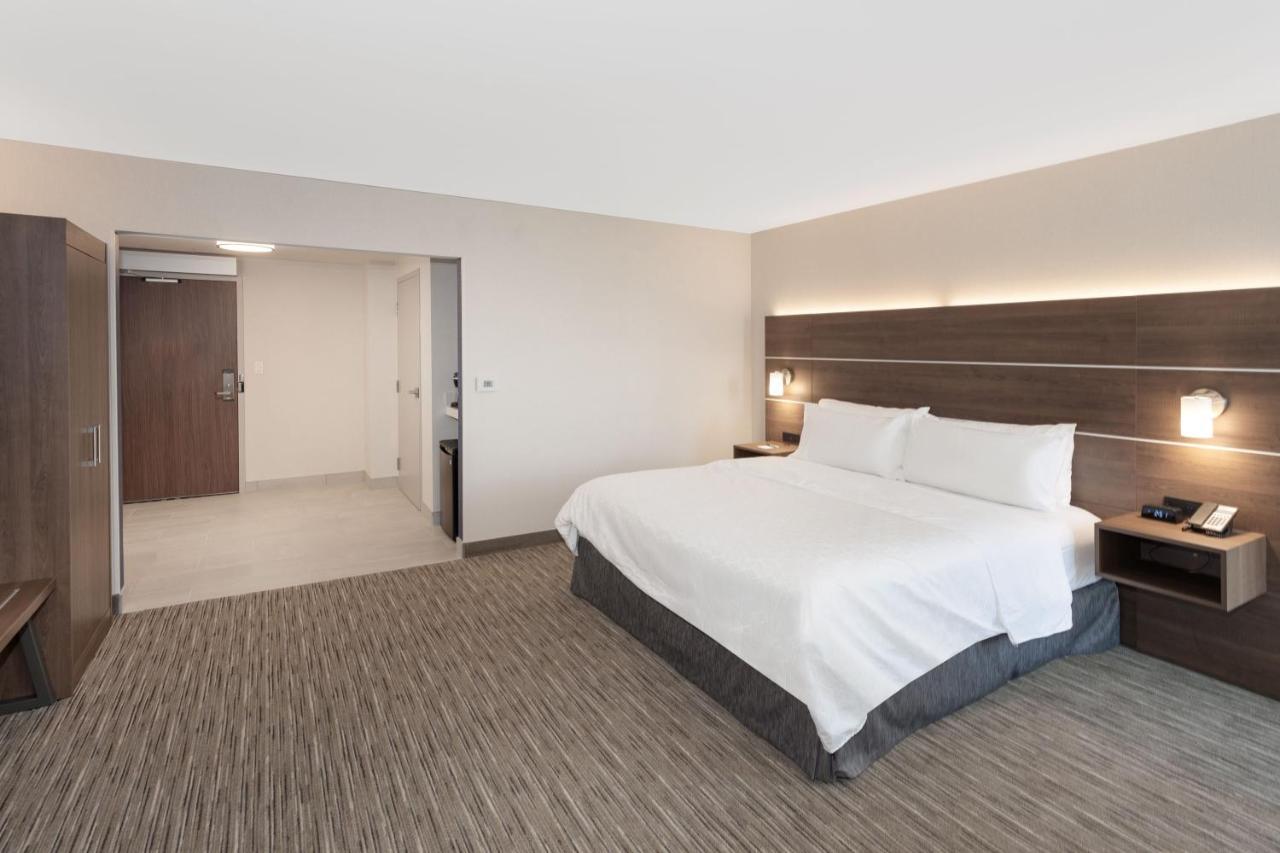 Holiday Inn Express Hotel & Suites Ottawa Airport By Ihg Buitenkant foto