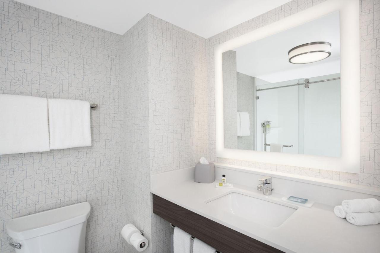 Holiday Inn Express Hotel & Suites Ottawa Airport By Ihg Buitenkant foto