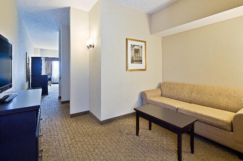Holiday Inn Express Hotel & Suites Ottawa Airport By Ihg Buitenkant foto
