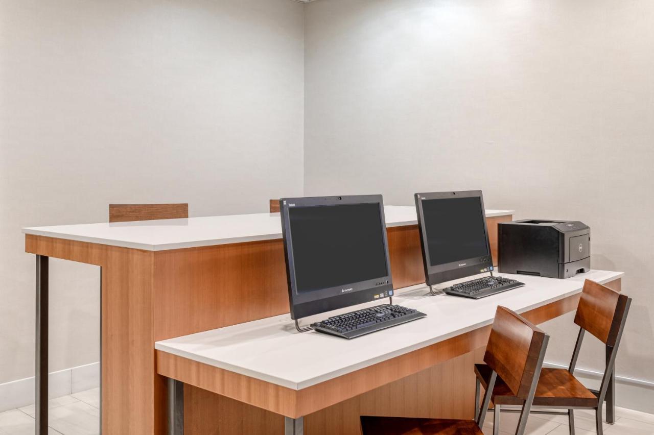 Holiday Inn Express Hotel & Suites Ottawa Airport By Ihg Buitenkant foto