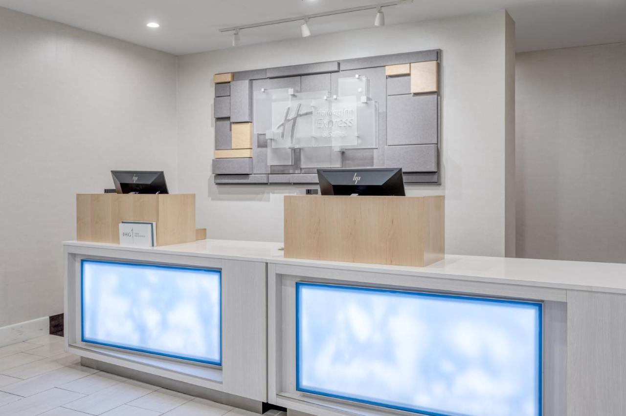 Holiday Inn Express Hotel & Suites Ottawa Airport By Ihg Buitenkant foto