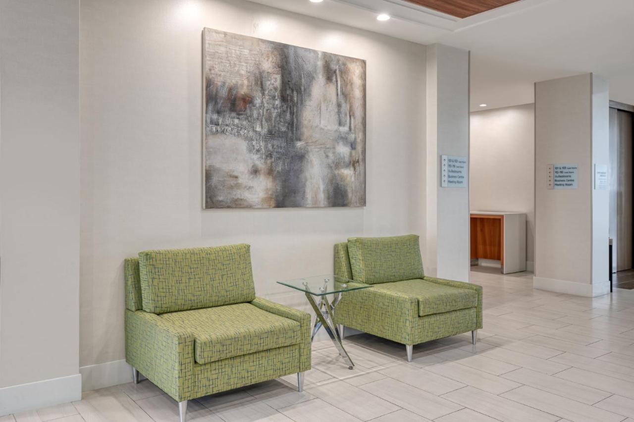Holiday Inn Express Hotel & Suites Ottawa Airport By Ihg Buitenkant foto