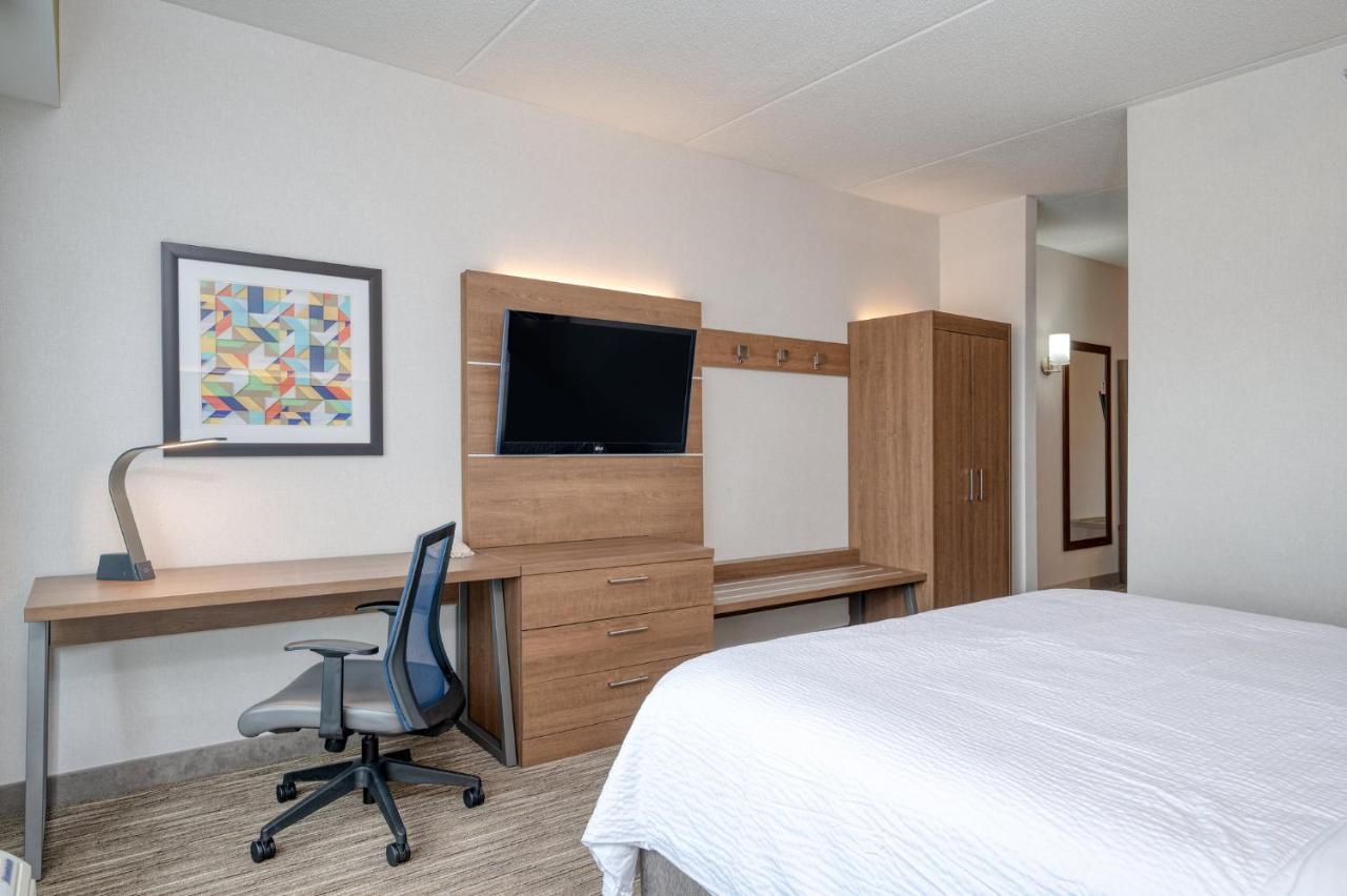 Holiday Inn Express Hotel & Suites Ottawa Airport By Ihg Buitenkant foto