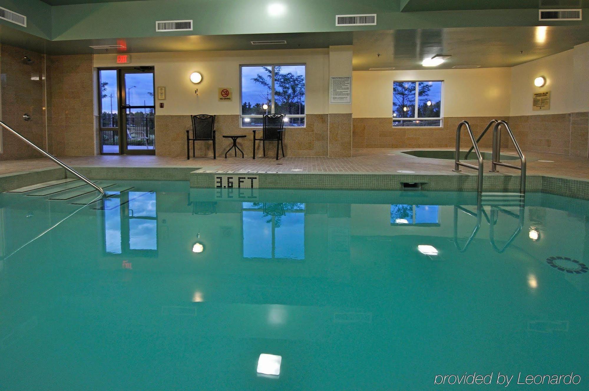 Holiday Inn Express Hotel & Suites Ottawa Airport By Ihg Buitenkant foto
