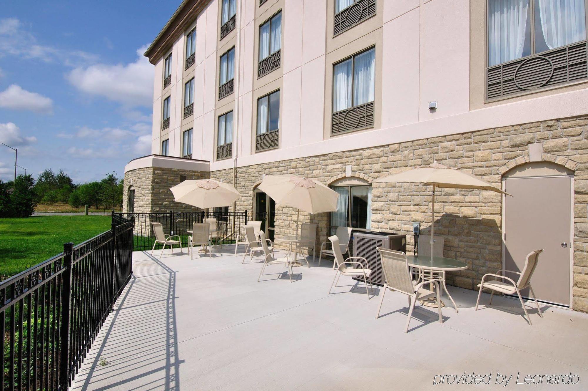 Holiday Inn Express Hotel & Suites Ottawa Airport By Ihg Buitenkant foto