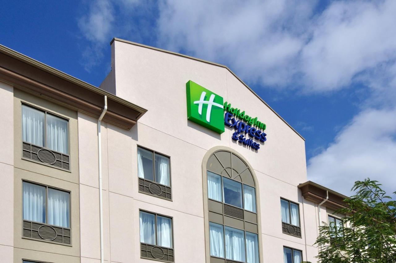 Holiday Inn Express Hotel & Suites Ottawa Airport By Ihg Buitenkant foto